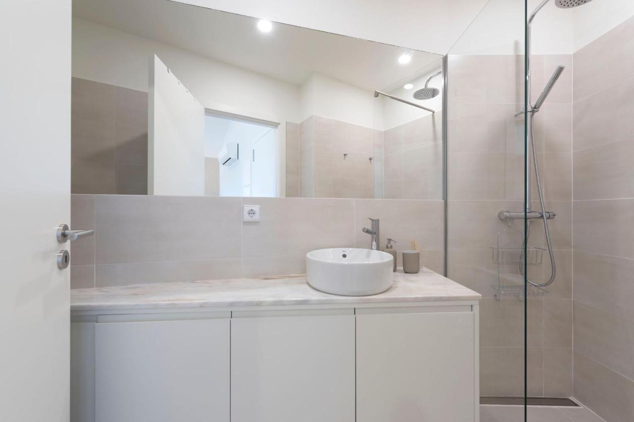 Central Superb Flat W/ Ac & Balcony By Lovelystay 波尔图 外观 照片
