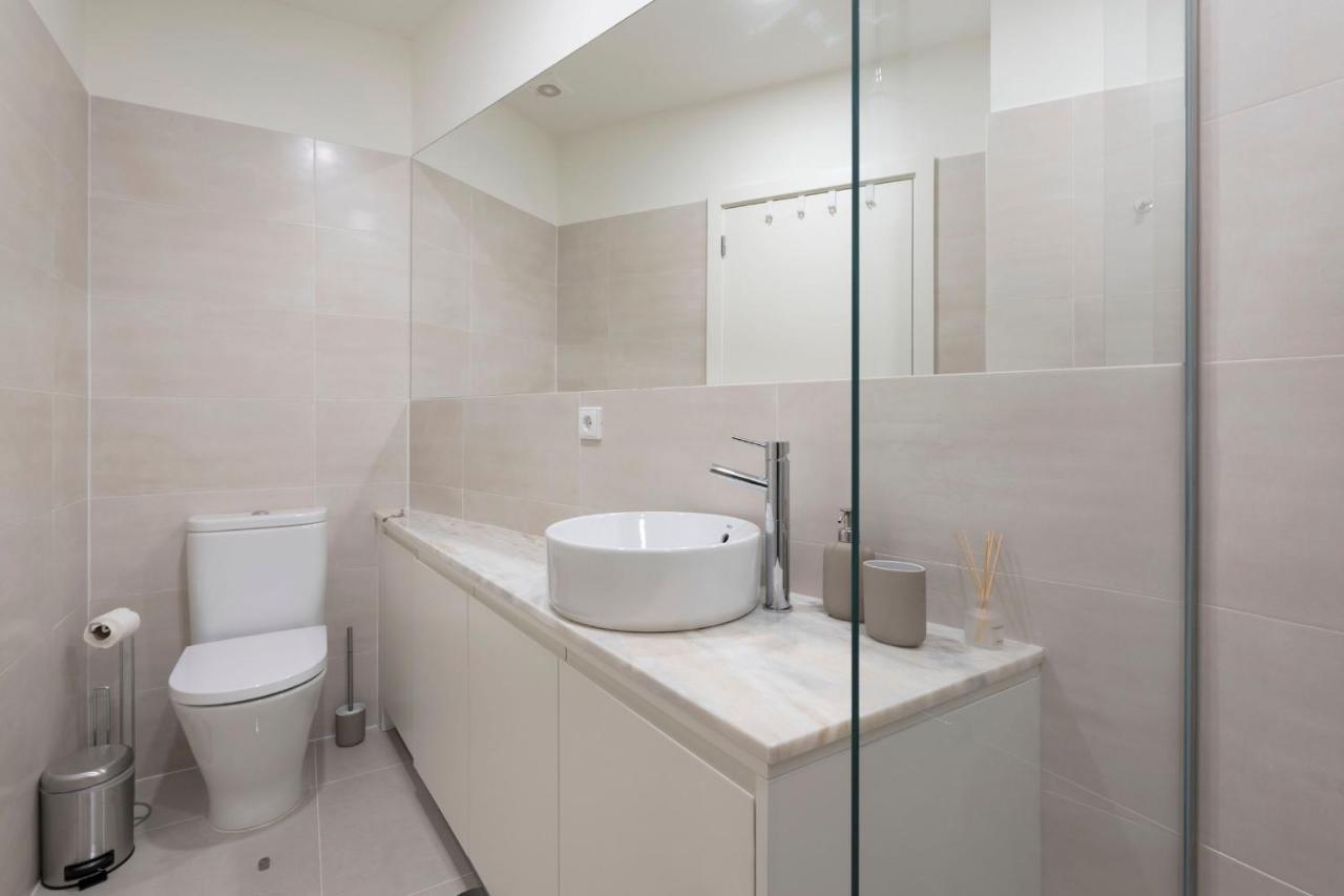 Central Superb Flat W/ Ac & Balcony By Lovelystay 波尔图 外观 照片